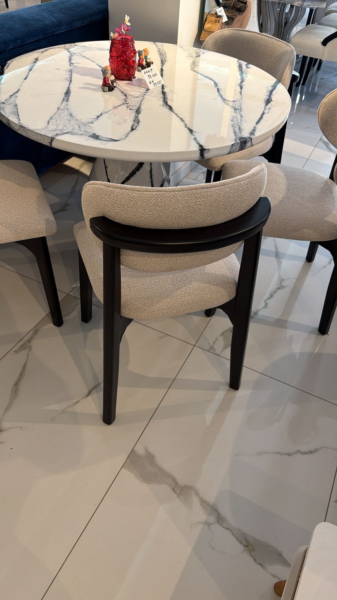 MERMER GÖRÜNÜMLÜ AHŞAP YUVARLAK MASA+4 SANDALYE