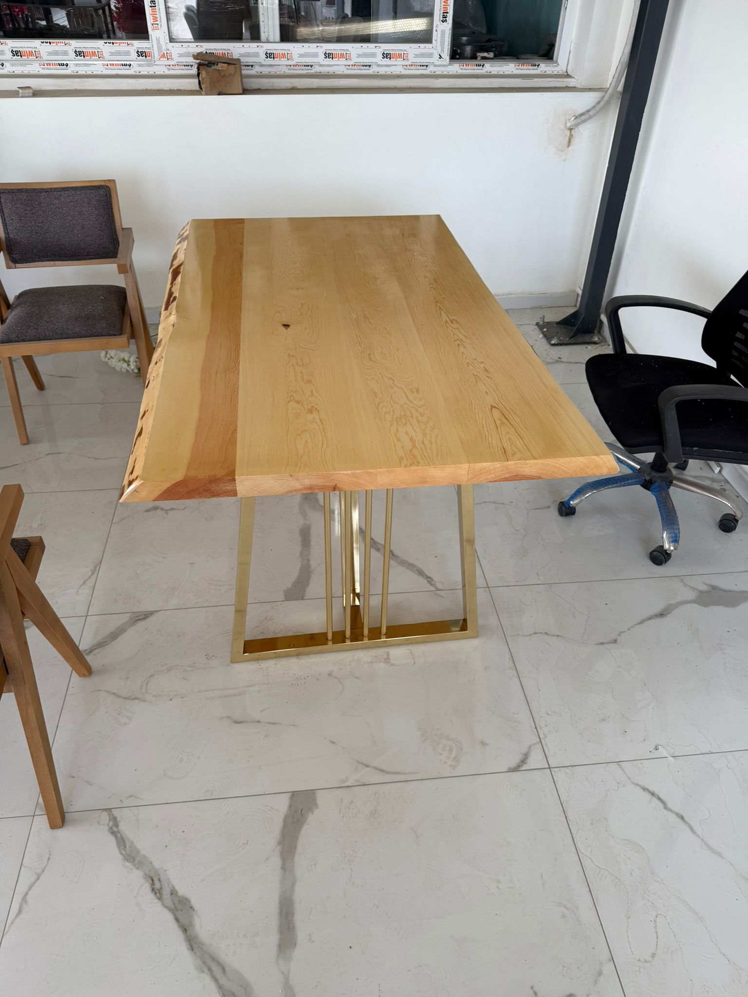 Second image of ÖZBER AHŞAP ORTA MASA NO 1